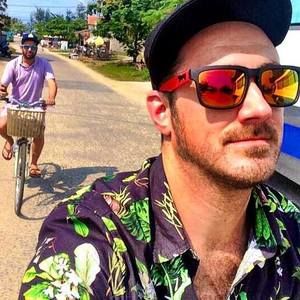 Meet your Posher, Casey